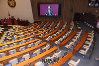 [포토] 통합당 없는 국회 본회의…제3차 추경 시정연설하는 정세균 총리