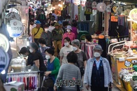 [포토] '대한민국 동행세일' 기간 맞아 붐비는 전통시장