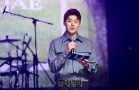 [포토] 신용재 소개하는 권혁수