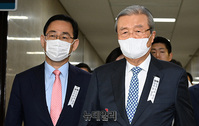 [포토] 비대위 입장하는 '김종인-주호영'