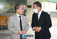 [포토] 이재정 교육감, 안희정 모친 빈소 조문