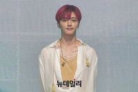 [포토] 빨간머리로 포인트 준 SF9 리더 영빈
