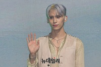 [포토] 반갑게 손인사하는 SF9 태양