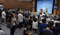[포토] 이낙연 당대표 출마 선언…취재진 몰린 기자회견장
