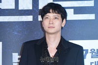 [포토] 배우 강동원, 여심 홀리는 비주얼