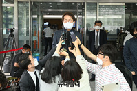 [포토] 故 박원순 시장 빈소 방문 후 질문에 답하는 조희연