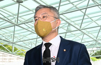 [포토] 최강욱, 故 박원순 빈소 조문