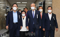 [포토] 비대위 입장하는 미래통합당 지도부