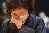[포토] 눈물 흘리는 故 박원순 시장 부인 강난희 씨