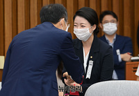 [포토] 배현진, 통합당 원내대책회의 참석