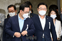 [포토] 통합당 의총 참석하는 주호영