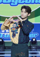 [포토] 티오오 동건 "하트 받으세요"