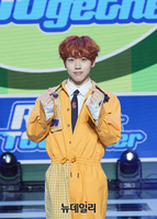 [포토] 티오오 웅기 "미니앨범 오후6시 나와요"