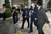 [포토] 영장실질심사 출석하는 전 채널A 기자