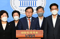 [포토] 포괄적 차별금지법 반대 기자회견 갖는 이채익 (전문)