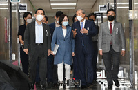 [포토] 비대위 입장하는 '김종인-주호영-김현아'