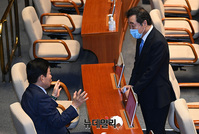 [포토] 대화나누는 '이낙연-김진표'