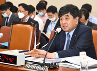 [포토] 답변하는 한상혁 방송통신위원회 위원장 후보자