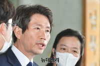 [포토] 취재진 질문에 답하는 이인영 통일부 장관 후보자