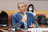 [포토] 인천 공촌정수장 찾은 김종인 "수돗물 유충, 창피스러운 일"