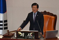 [포토] 의사봉 두드리는 박병석 국회의장