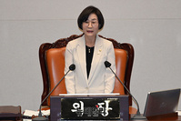 [포토] 여성 의원 최초로 의장 자리 오른 김상희 부의장