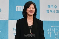 [포토] 밝은미소 짓는 배우 김정영