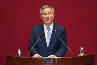 [포토] 최강욱, 정치·외교·통일·안보 분야 대정부질문