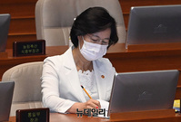 [포토] 대정부질문 참석한 추미애 장관