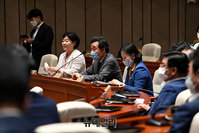 [포토] 민주당 의총 참석한 이낙연 의원