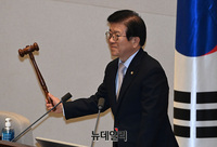 [포토] 국회 본회의 주재하는 박병석 의장