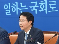 [포토] 민주당 원내대책회의, 발언하는 조정식 정책위의장