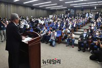 [포토] 통합당 의총, 발언하는 김종인 위원장