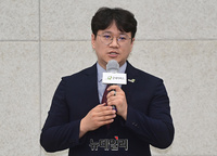 [포토] 모모랜드에 감사인사 전하는 황성주 굿네이버스 본부장