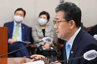 [포토] 질의에 답하는 박양우 장관