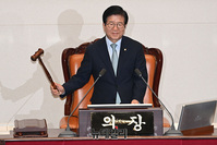 [포토] 의사봉 두드리는 박병석 국회의장