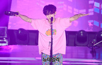[포토] 무대 선보이는 남태현 동생 '보이후드(남동현)'