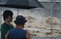[포토] 군남댐 최고 수위 기록, 파주·연천 주민 긴급대피