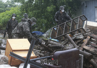 [포토] 수해 복구 구슬땀 흘리는 국군 장병들