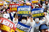 [포토] 문재인 파면 8.15 예비대회…'문재인 파면한다' '나라가 니꺼냐' 피켓든 시민들