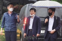 [포토] 피의자 신분으로 경찰 출석하는 박상학 자유북한운동연합 대표