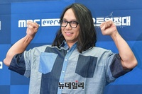 [포토] 송호준 작가 "요트로 태평양 항해하고 왔어요"