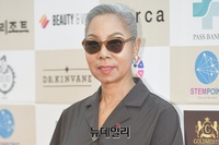 [포토] 인순이, 선글라스로 가려지지 않는 카리스마