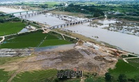 [포토] 기록적 폭우에 속절없이 찢어진 섬진강 둑 