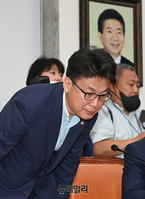 [포토] 민주당 최고위 참석한 진성준