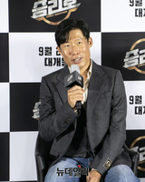 [포토] 영화 '승리호' 탑승한 유해진