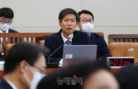 [포토] 답변하는 김대지 국세청장 후보자