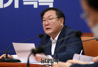[포토] 최고위원회의 참석한 김태년 민주당 원내대표