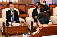 [포토] 광주시청 찾은 김종인 "광주·호남 방치할 수 없어…통합당, 새롭게 태어날 것"