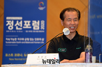 [포토] 정선포럼 개회, 인사말하는 최문순 강원지사